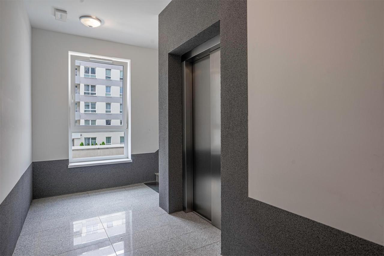 Lotnisko Chopina Modern Apartment Warschau Exterior foto